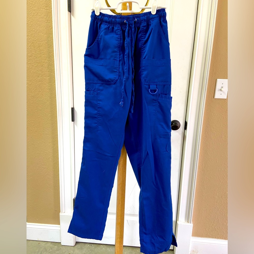 3 pairs of scrub pants size small